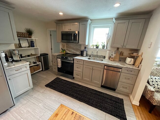 273 W 3rd St, Unit 2