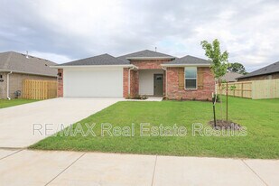 203 Collie Ave in Lowell, AR - Building Photo