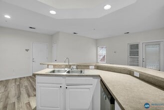 380 Marshland Rd in Hilton Head Island, SC - Foto de edificio - Building Photo