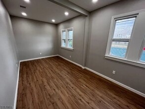 339 Valley Brook Ave, Unit 1E in Lyndhurst, NJ - Building Photo - Building Photo