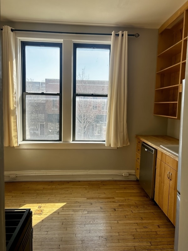 845 Massachusetts St in Lawrence, KS - Building Photo - Building Photo