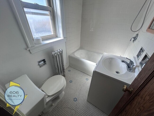 3154 N Linder Ave, Unit 3 in Chicago, IL - Foto de edificio - Building Photo