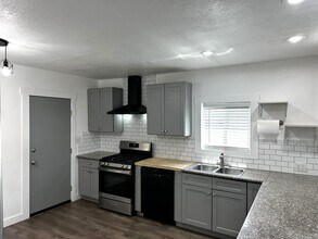 1532 N Calaveras St in Fresno, CA - Building Photo - Building Photo