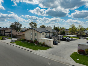 6401 Castleford St in Bakersfield, CA - Building Photo - Building Photo