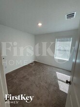 5163 Fowler Crst in Converse, TX - Foto de edificio - Building Photo