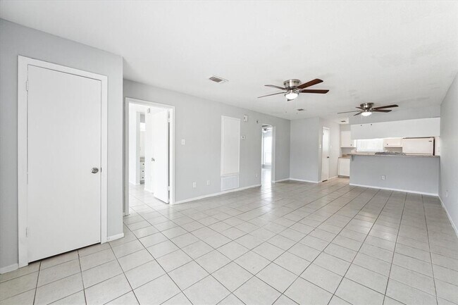 4021 Briar Hollow Dr-Unit -1 in Dickinson, TX - Building Photo - Building Photo