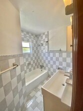 830 W 40th St in Miami Beach, FL - Building Photo - Building Photo