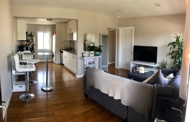 610 Indiana Ave, Unit 618 Indiana Ave #3