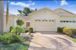 2325 Nantucket Dr in Sun City Center, FL - Building Photo