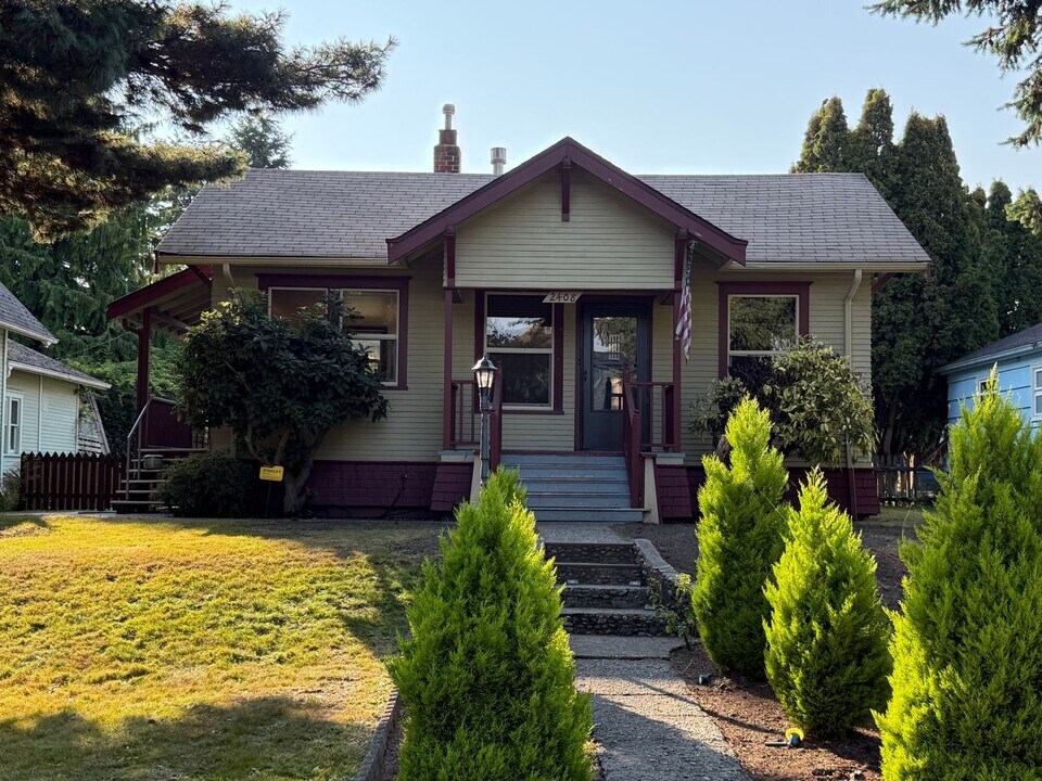 2408 Chestnut St in Everett, WA - Building Photo