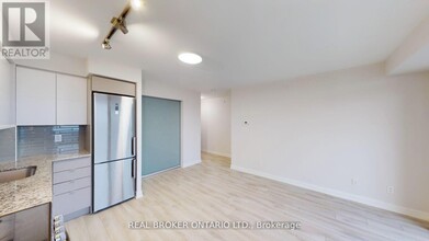 120-1120 Varna Dr in Toronto, ON - Building Photo - Building Photo