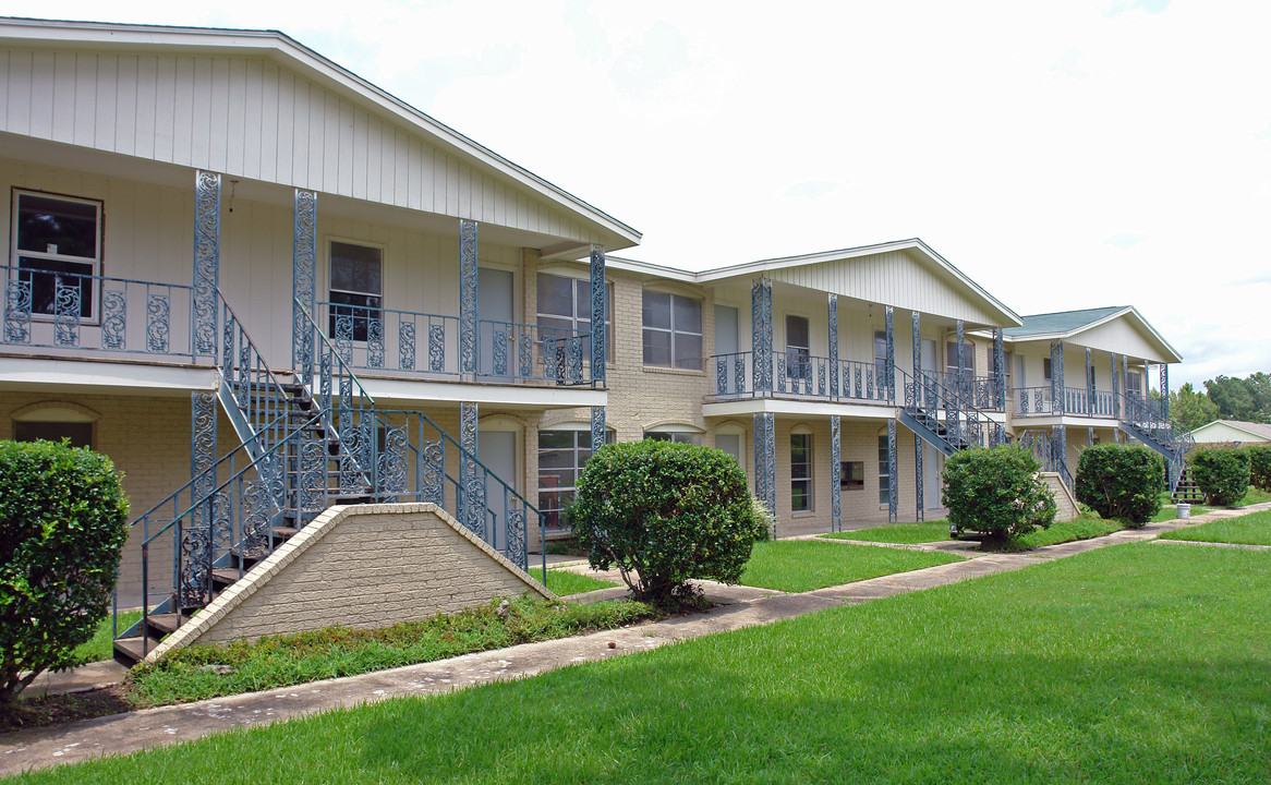 6020 Alpine Cir in Beaumont, TX - Building Photo