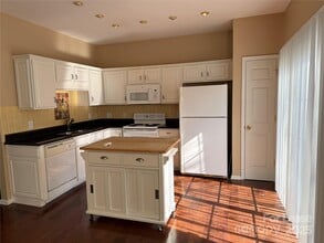 8005 Flanders St in Charlotte, NC - Building Photo - Building Photo