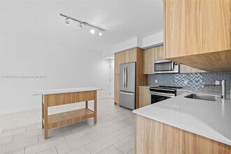 2150 N Bayshore Dr, Unit 0109 in Miami, FL - Building Photo - Building Photo