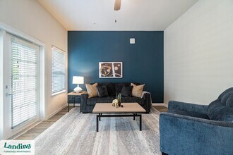 655 W Mallard Creek Church Rd in Charlotte, NC - Foto de edificio - Building Photo