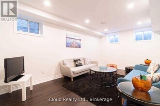 16 Stedford Cres in Brampton, ON - Building Photo - Building Photo