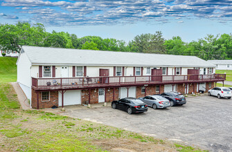 Renwood Apartments in Mansfield, CT - Building Photo - Building Photo