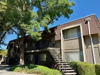 Cascade Davis LLC in Davis, CA - Foto de edificio - Building Photo