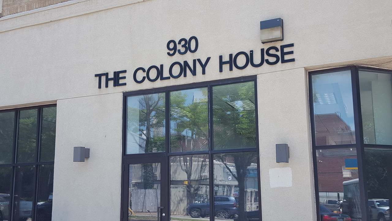 Colony House in Washington, DC - Building Photo