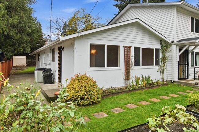 12215 2nd Ave S in Seattle, WA - Building Photo - Building Photo