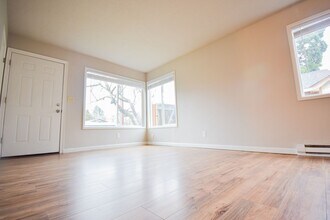 3129-3133 19th Pl in Forest Grove, OR - Foto de edificio - Building Photo