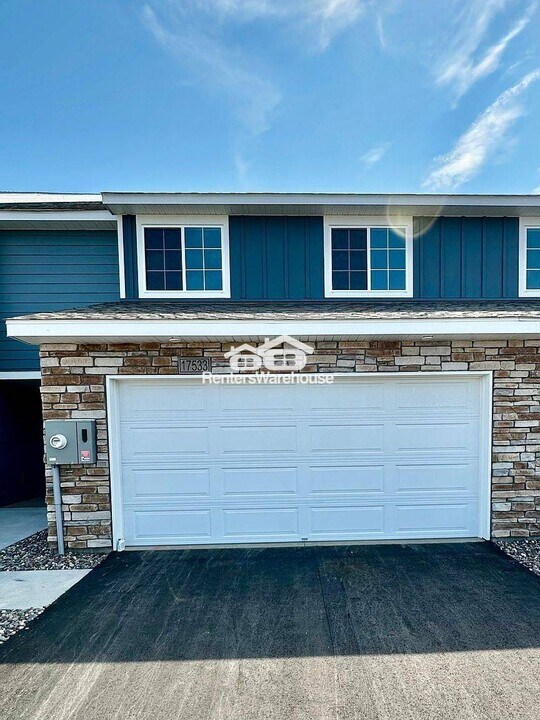 17520 Driscoll Pl in Lakeville, MN - Foto de edificio