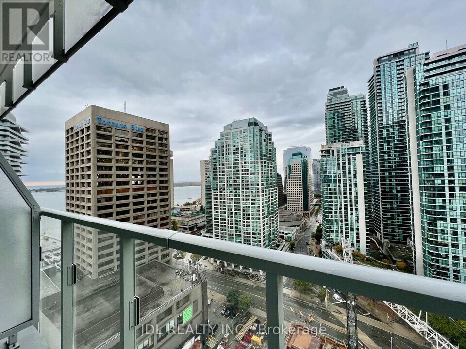28 Freeland St in Toronto, ON - Building Photo