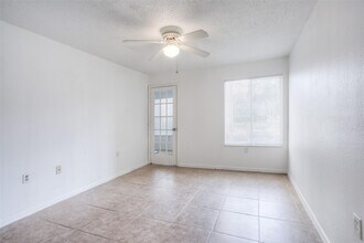 663 Vista Isles Dr in Plantation, FL - Building Photo - Building Photo