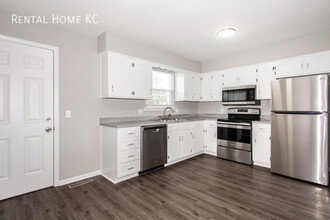 1226 E Cothrell St in Olathe, KS - Foto de edificio - Building Photo