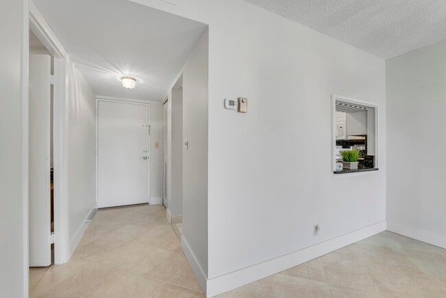 6461 NW 2nd Ave in Boca Raton, FL - Building Photo - Building Photo