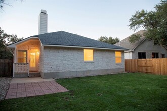 5915 Salcon Cliff Dr in Austin, TX - Building Photo - Building Photo