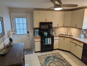 24 Longmeadow Ave in Middletown, RI - Building Photo - Building Photo