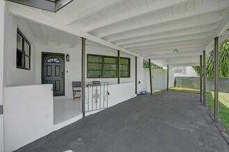 18600 NW 11th Rd in Miami, FL - Building Photo - Building Photo