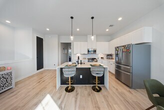 6130 Campos Dr in Houston, TX - Building Photo - Building Photo