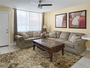 7645 Sun Island Dr S in South Pasadena, FL - Building Photo - Building Photo