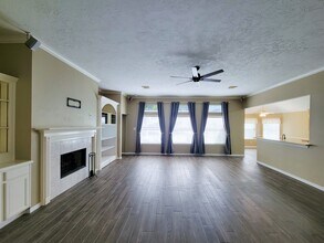 18511 Falcon Crest Dr in Humble, TX - Building Photo - Building Photo