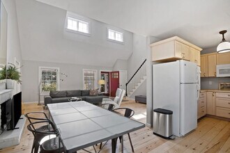 11 The Pkwy in Southampton, NY - Building Photo - Building Photo