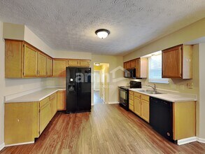 4408 Moselle Dr in Liberty Township, OH - Foto de edificio - Building Photo