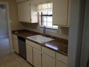 1007 26th St in Niceville, FL - Foto de edificio - Building Photo