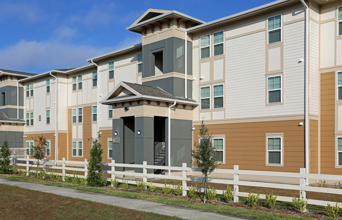 Valencia Grove Apartments in Eustis, FL - Building Photo