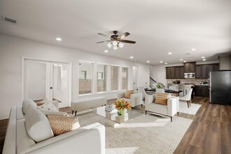 932 Azul Lagoon Dr in Leander, TX - Building Photo - Building Photo