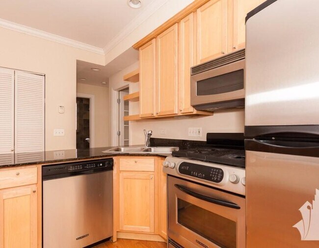 3244 N Clifton Ave, Unit W3 in Chicago, IL - Foto de edificio - Building Photo