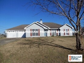 9 Honeysuckle Way in Fort Mitchell, AL - Building Photo