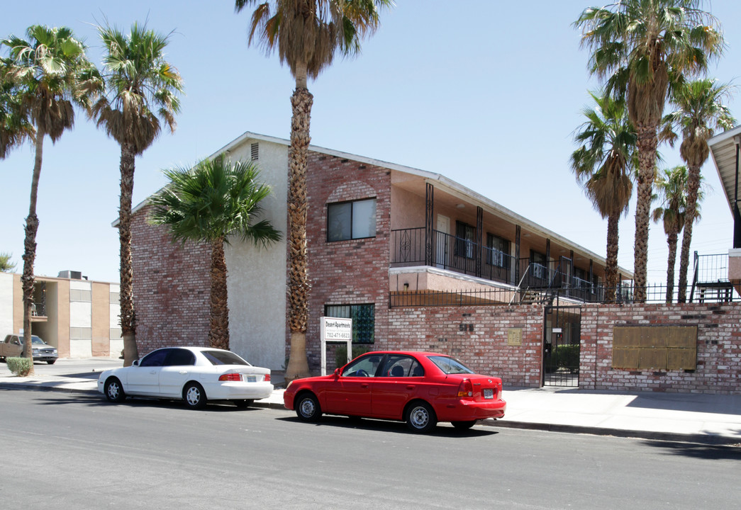 Desert Apartments in Las Vegas, NV - Building Photo