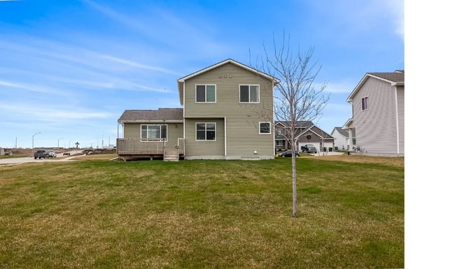1090 Locust St in Waukee, IA - Building Photo - Building Photo
