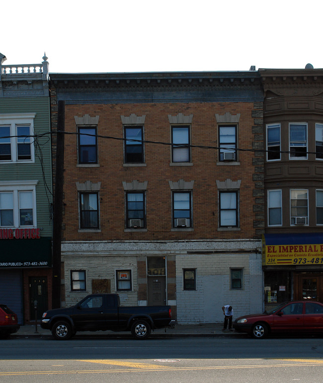 332 Bloomfield Ave in Newark, NJ - Foto de edificio - Building Photo