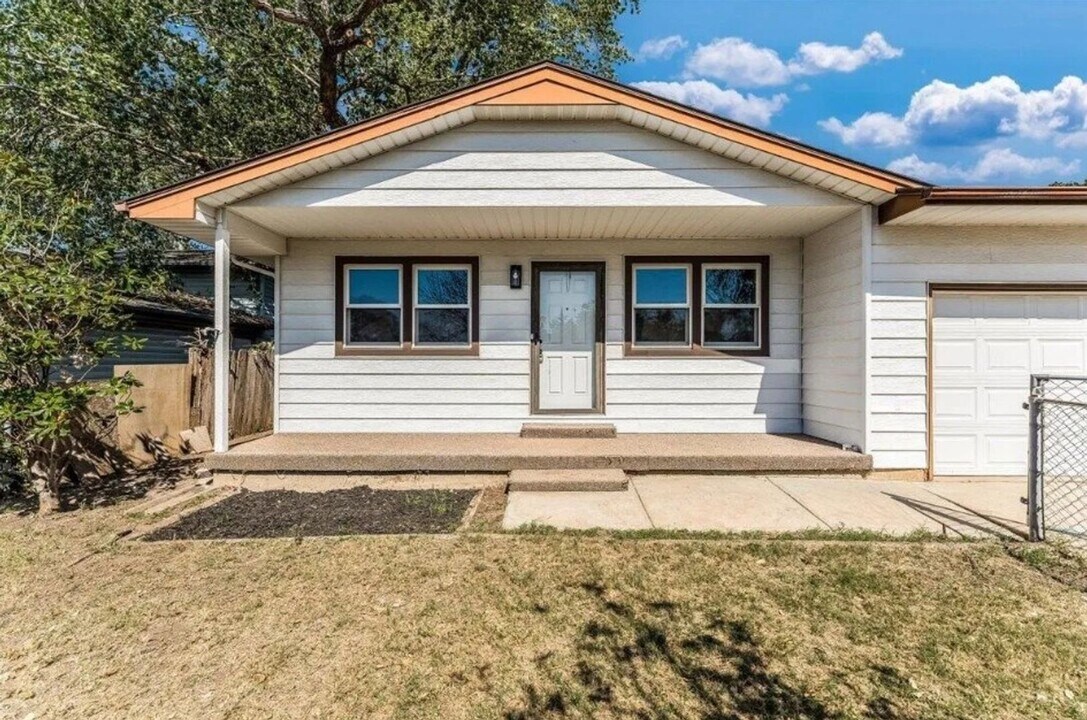 2920 W Hadden St in Wichita, KS - Building Photo