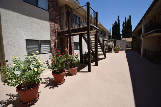 17122 Chatsworth St in Los Angeles, CA - Building Photo - Building Photo