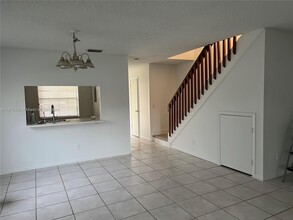 10524 NW 6th St in Pembroke Pines, FL - Building Photo - Building Photo