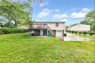 236 Cresthaven Ln in Pittsburgh, PA - Foto de edificio - Building Photo